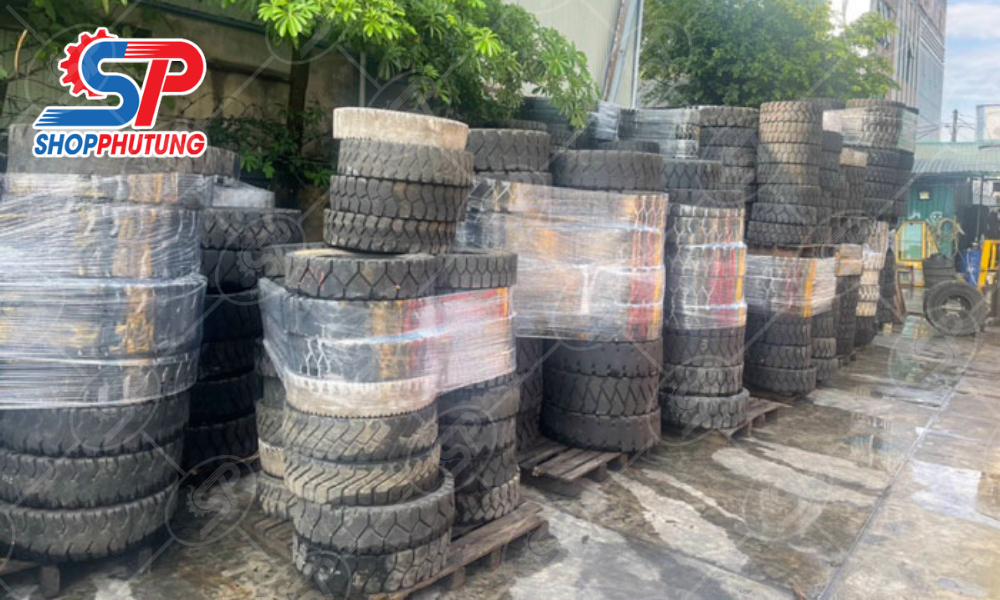 Lốp xe nâng cũ 21 Lốp xe nâng cũ bền bỉ cho môi trường cộng nghiệp